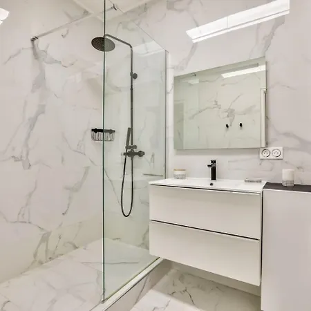 Stunning 1 Bedroom Flat With Terrace At * Nice